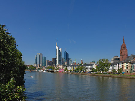 Skyline von Frankfurt mit Kaiserdom Fotos