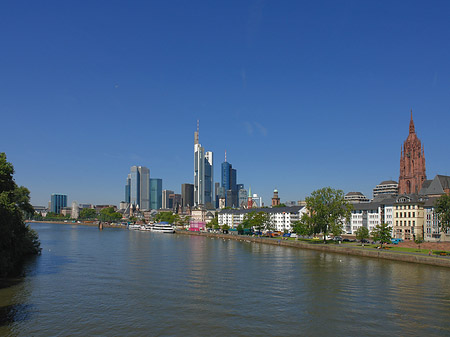 Skyline von Frankfurt mit Kaiserdom Fotos