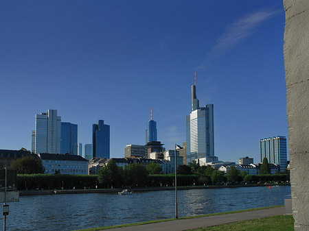 Skyline von Frankfurt mit Obelisk