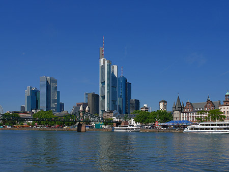 Foto Skyline von Frankfurt mit Saalhof