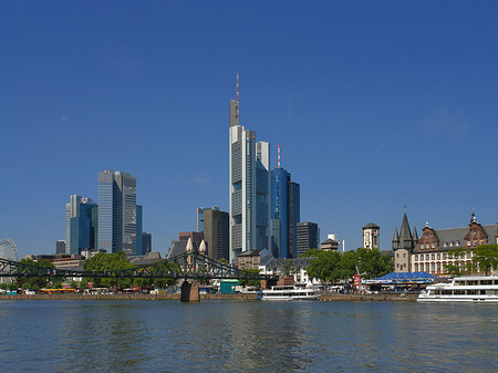 Skyline von Frankfurt mit Saalhof Fotos