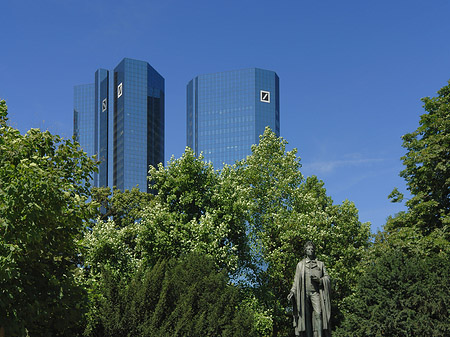 Schiller und Deutsche Bank Fotos