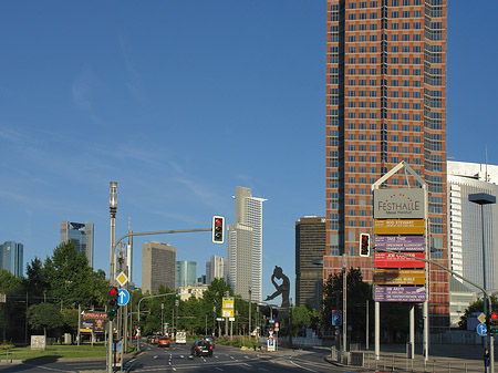 Foto Messeturm auf der Theodor-Heuss-Allee - Frankfurt am Main