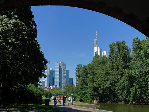 Blick auf Commerzbank Fotos